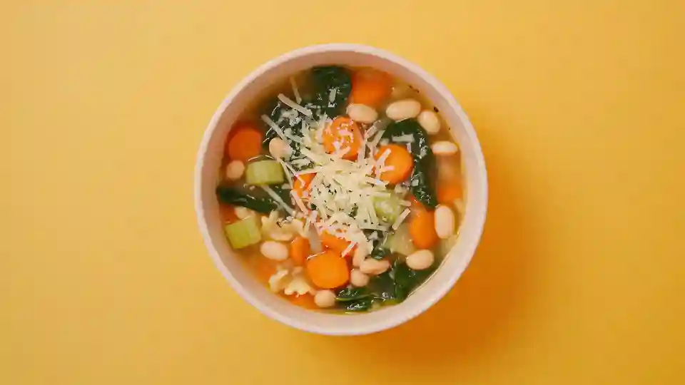 Bohnen-Nudel-Suppe