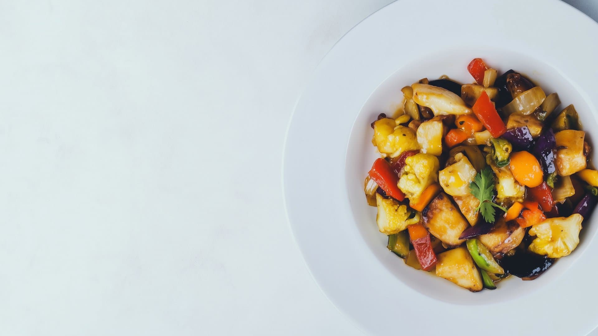 Bild von Gebratenes Gemüse mit Kräuter-Feta-Topping